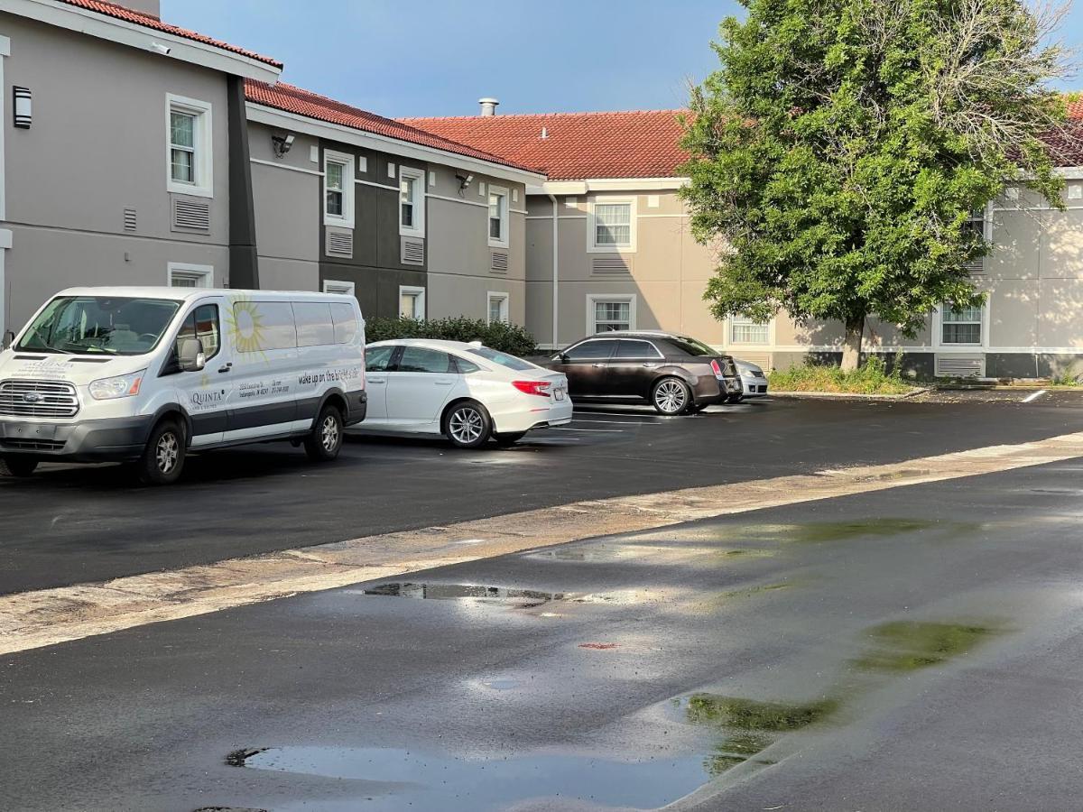 La Quinta Inn By Wyndham Indianapolis Airport Lynhurst Exterior foto
