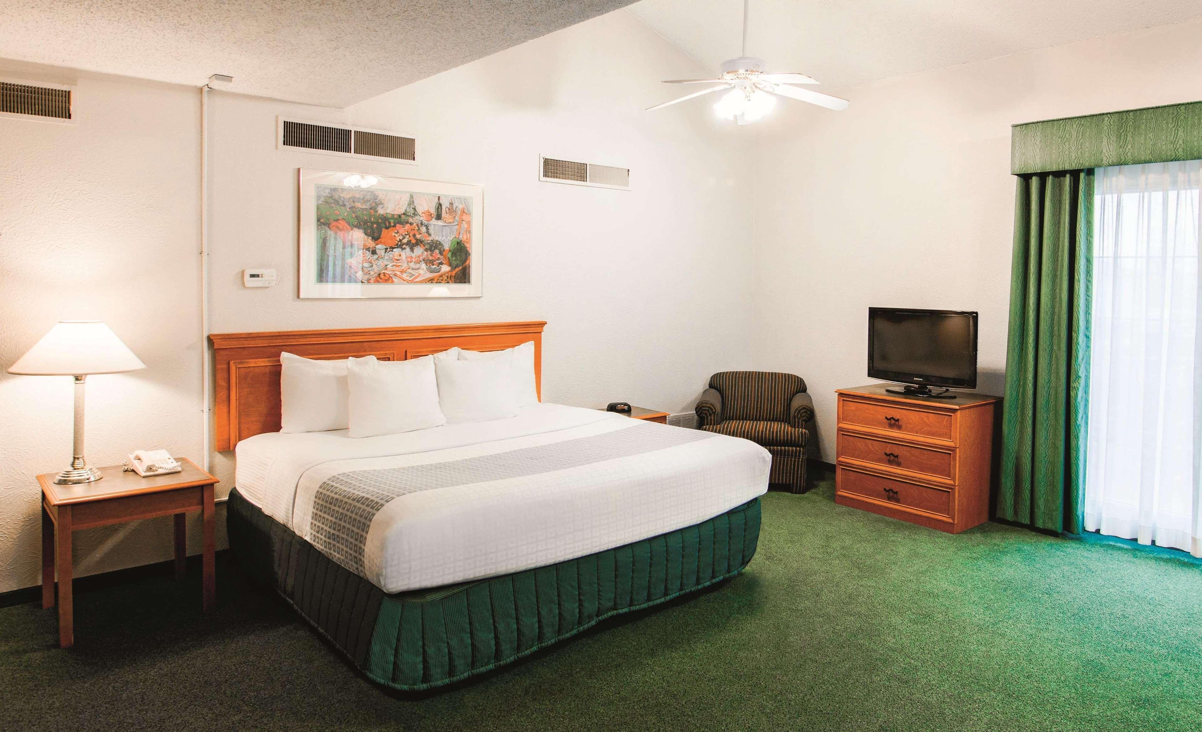 La Quinta Inn By Wyndham Indianapolis Airport Lynhurst Exterior foto